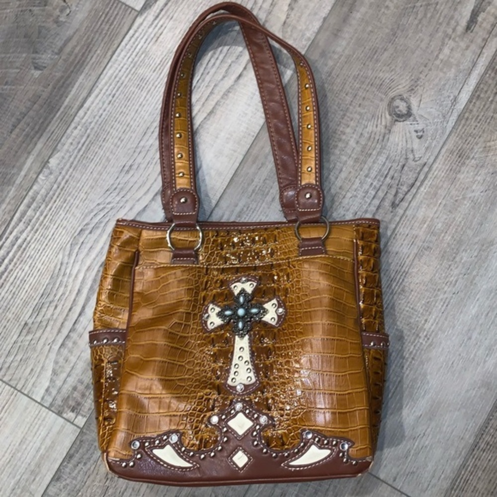 P & G Collection Cross Leather bag purse EUC